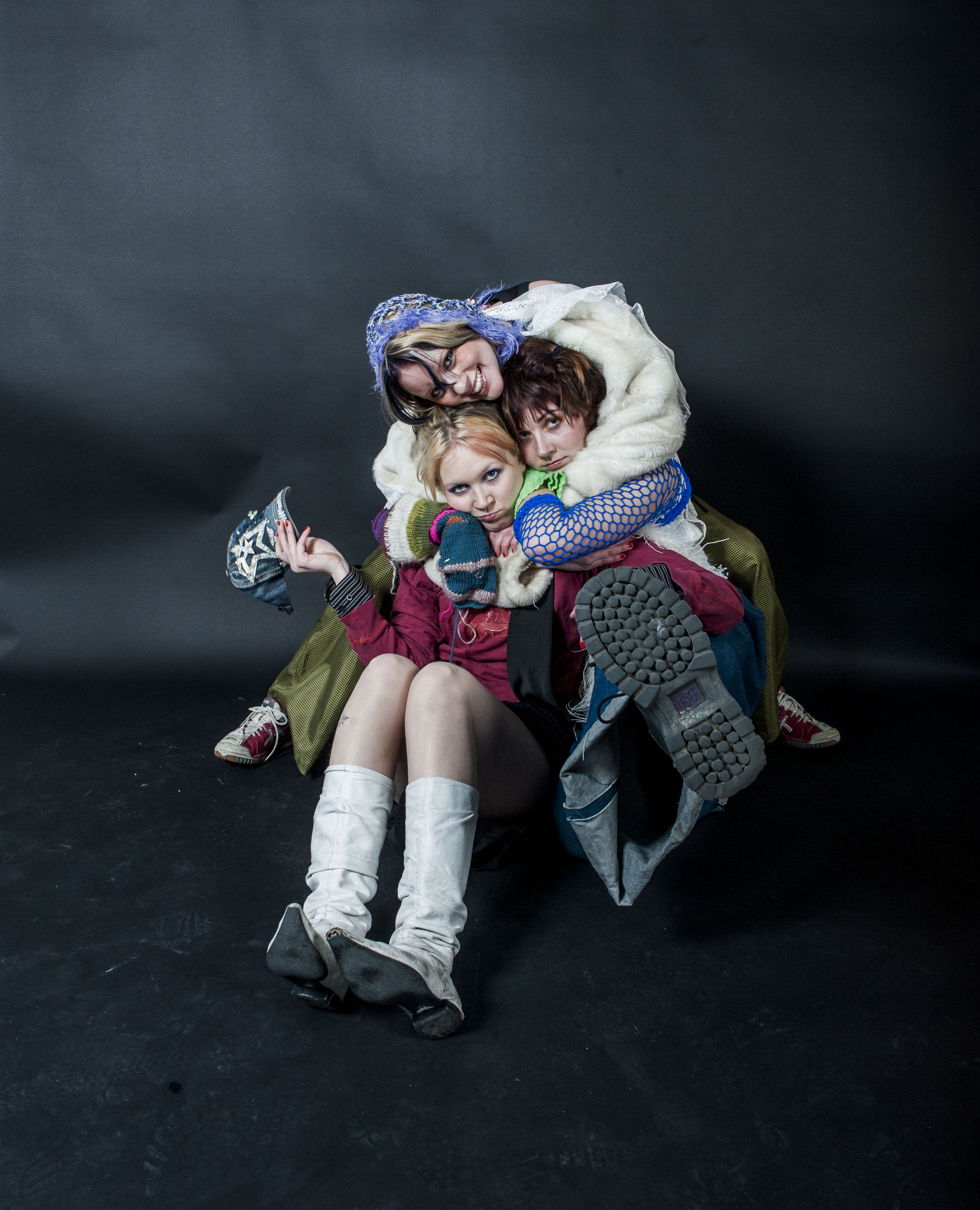 GRÓA is a trio comprised of sisters Hrabba and Karó and their childhood friend Fríða.