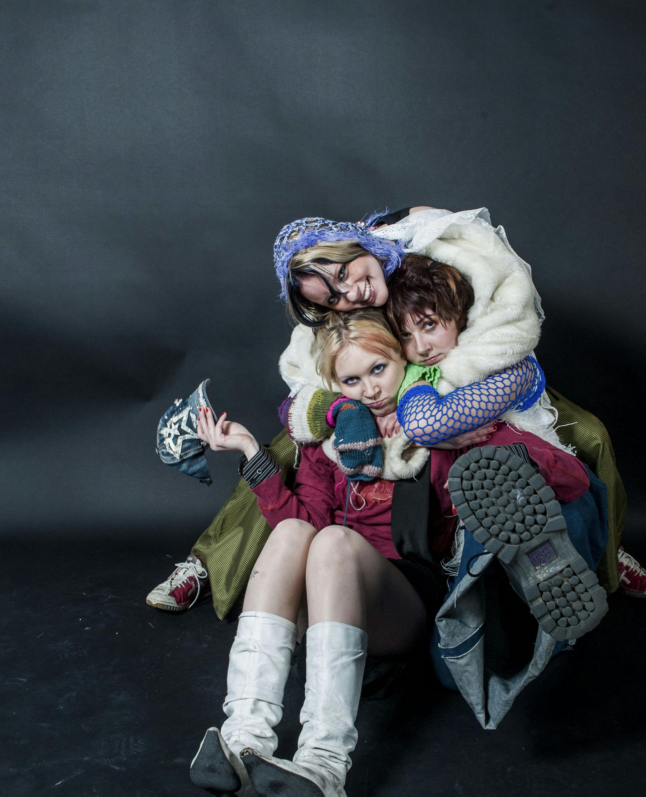 GRÓA is a trio comprised of sisters Hrabba and Karó and their childhood friend Fríða.