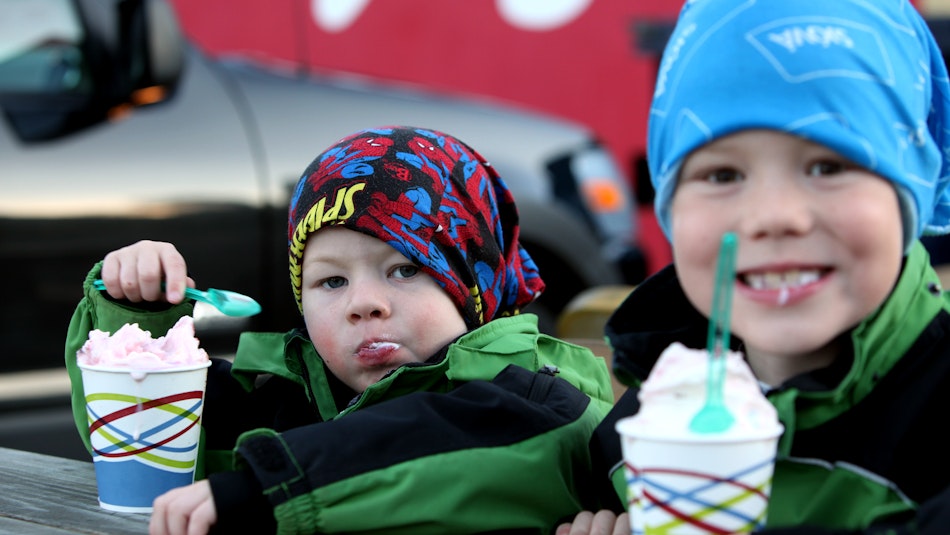Kids enjoying ice cream in Akureyri