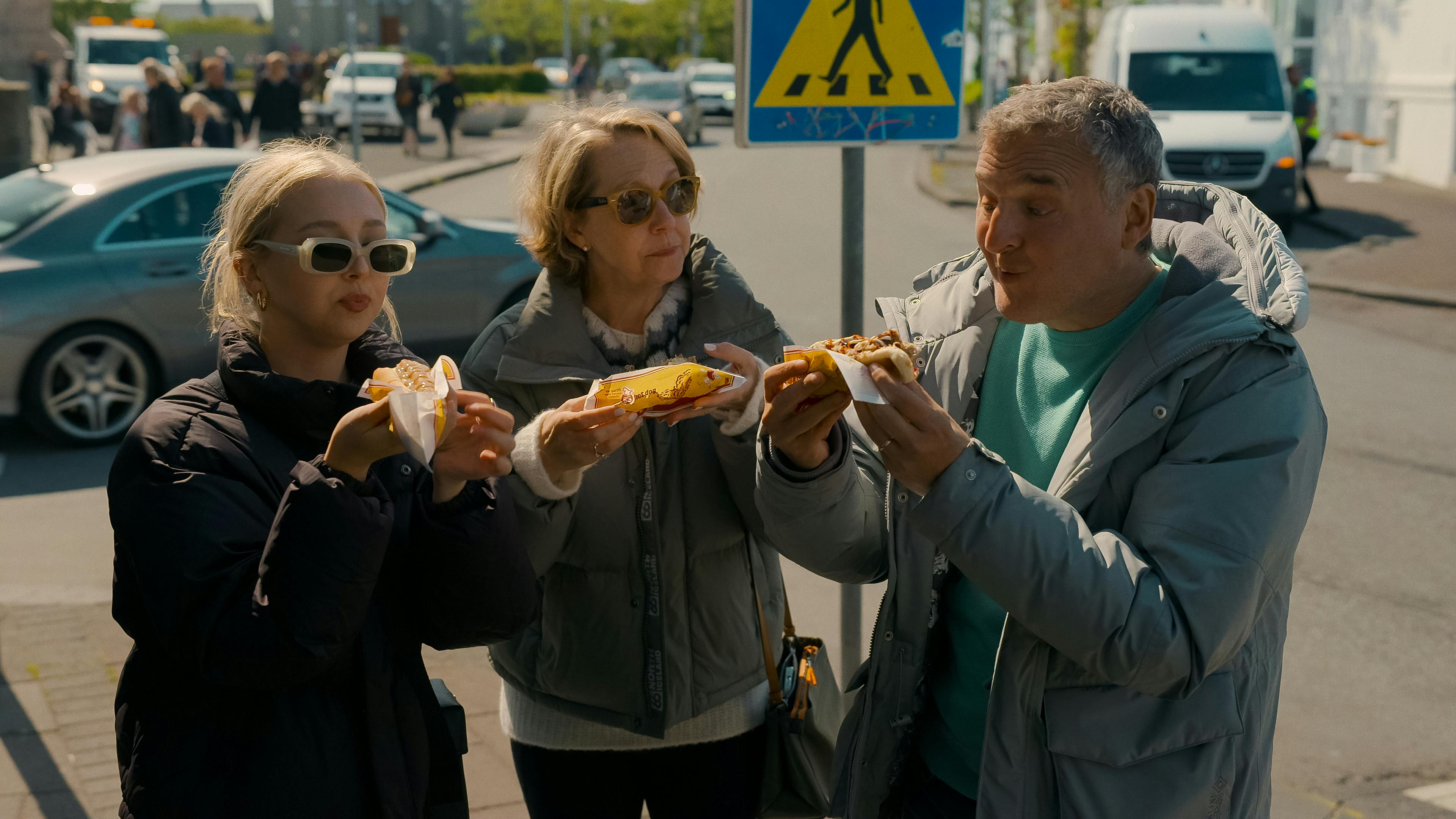 Philip Rosenthal enjoying an Icelandic hot dog with his family. 