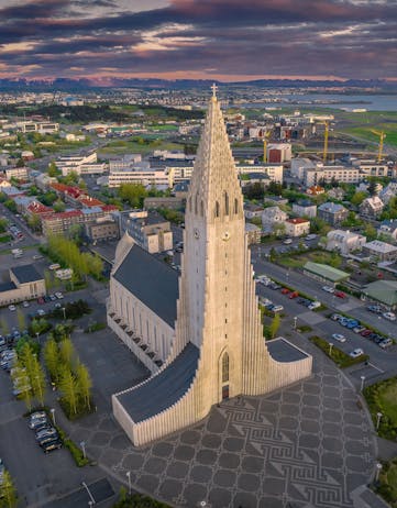 Aerial view of Hallgrímskirkja with the city an d mountains in the background. 
