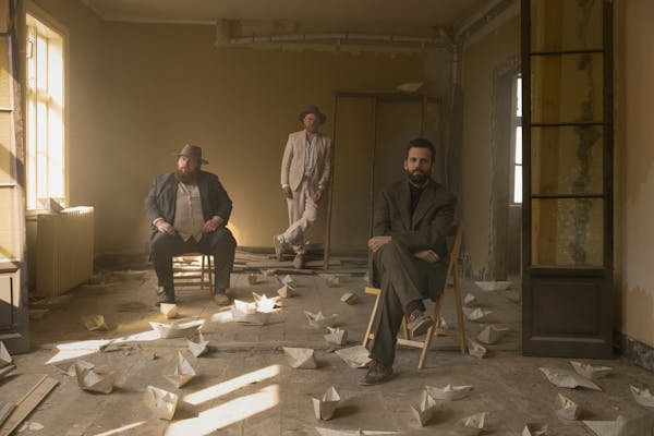 Lón's band members in a cabin