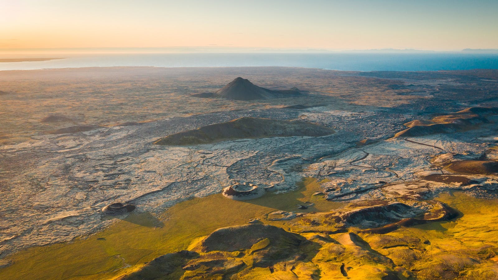 Die Lavafelder von Reykjanes 