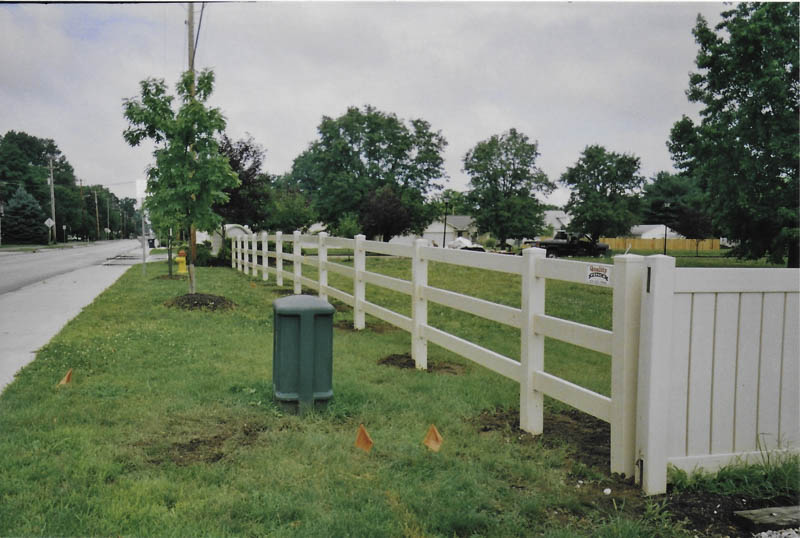 Dillion-Inc.-Quality-Fence-Picket Fence