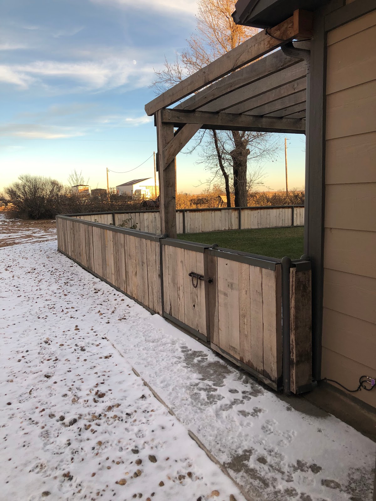 Complete-Services-Wooden-Fence