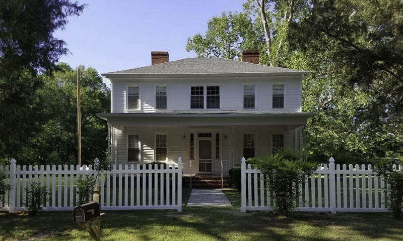 B-&-B-Fence-Co. Inc.-Picket Fence