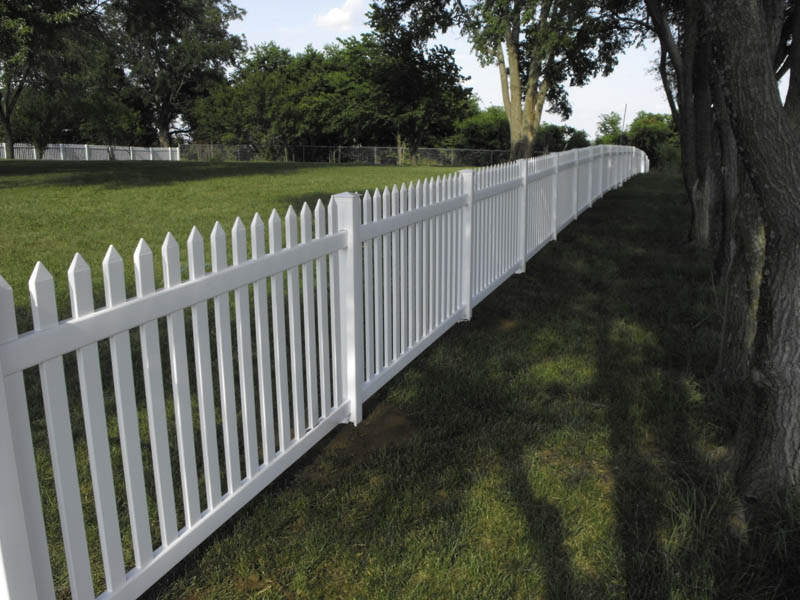 Rhodes-Fence-Inc.-wooden-fence