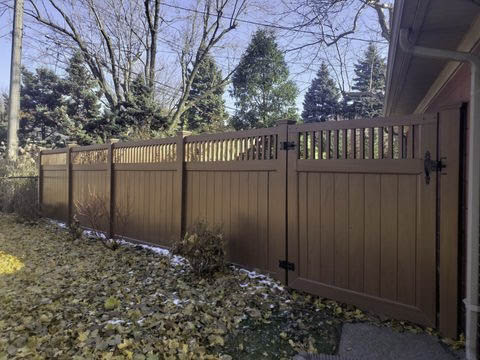 Brady's-Fence-Company-Composite-Fence