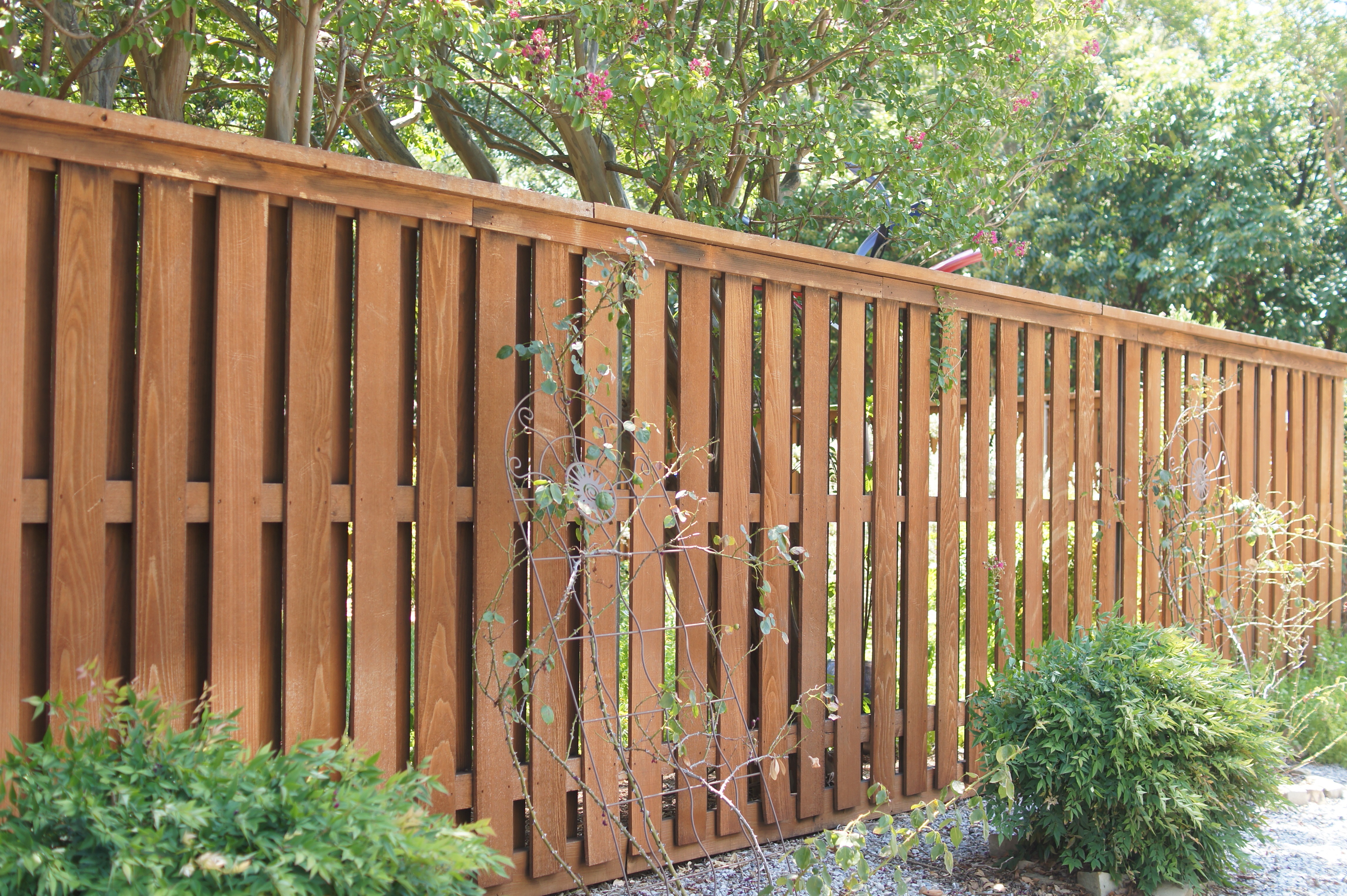 vertical rails fence style