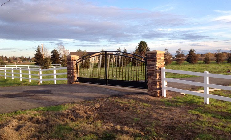 Berco Redwood Inc. wooden fence