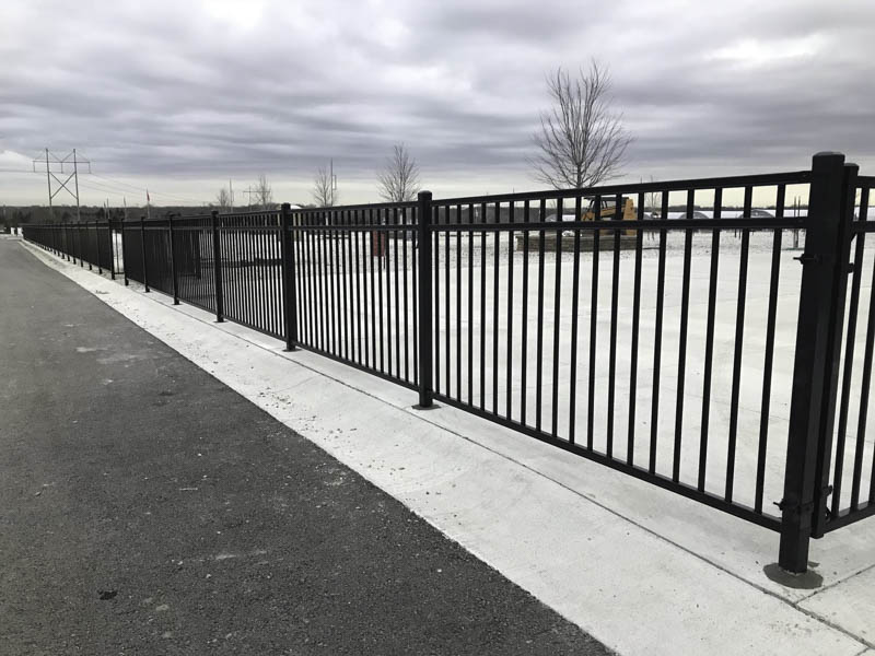 Roy-&-Son-Fencing-metal-fence