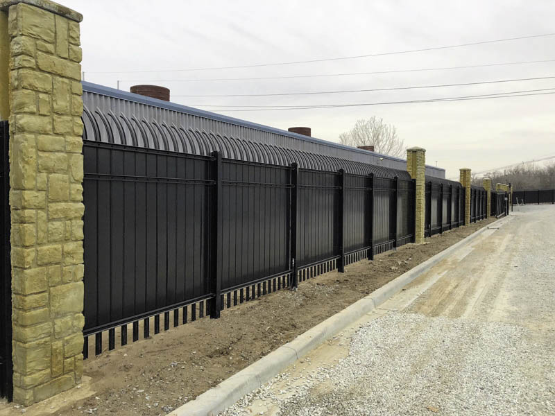 Mac's-Fence-Inc.-vinyl-fence