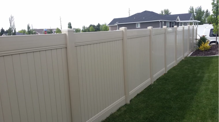 Wildwood Builders vinyl fence