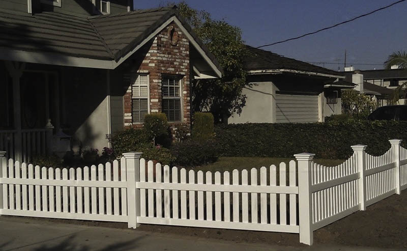 Stump-Fence-Company-Picket Fence
