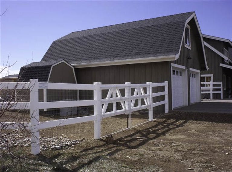 Buffalo-Fence-&-Barn -Picket Fence