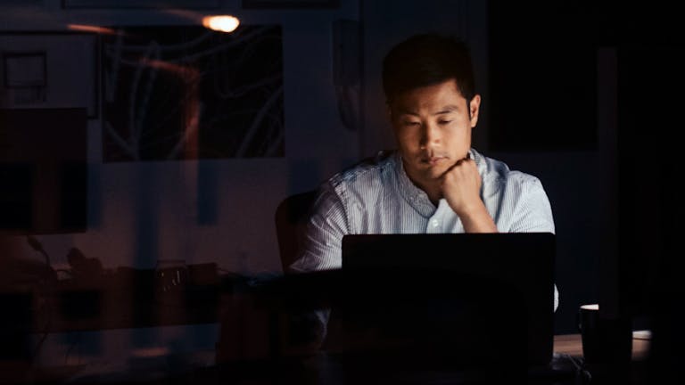 Blog header for employee flight risk article