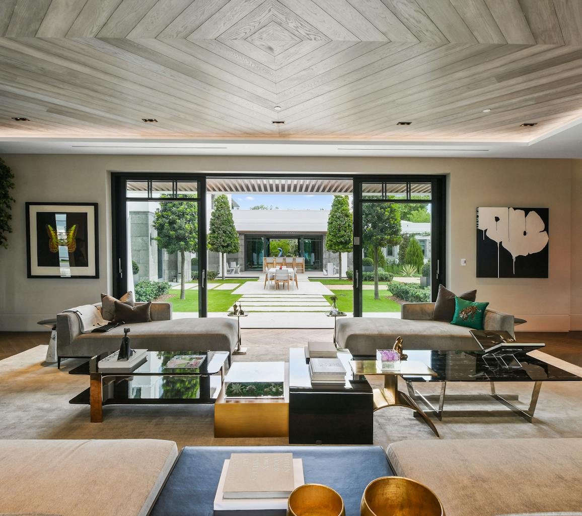 IMG-Interior-Marketing-Group-New-York-Luxury-Staging-Case-Study-520-Island-Drive-Living-Room-Full-View