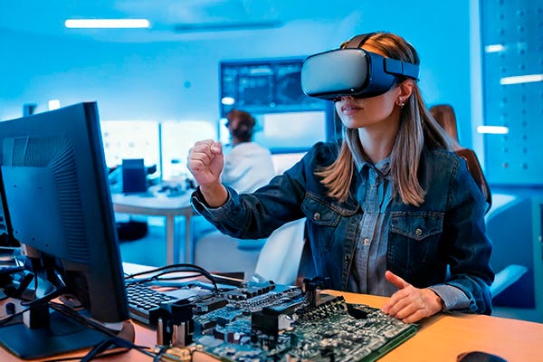 Simulador VR FP Informática y Comunicaciones