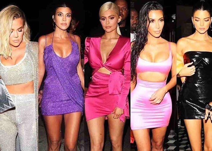 Kardashian Ailesi'nin birleştirilmiş fotoğrafı bulunuyor.
