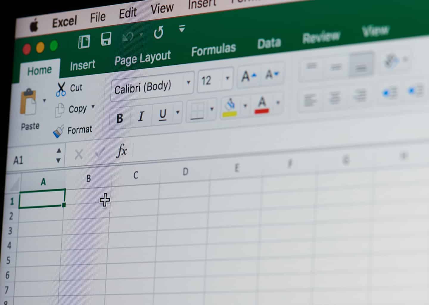 Yakın plan çekimde boş bir excel listesi duruyor.
