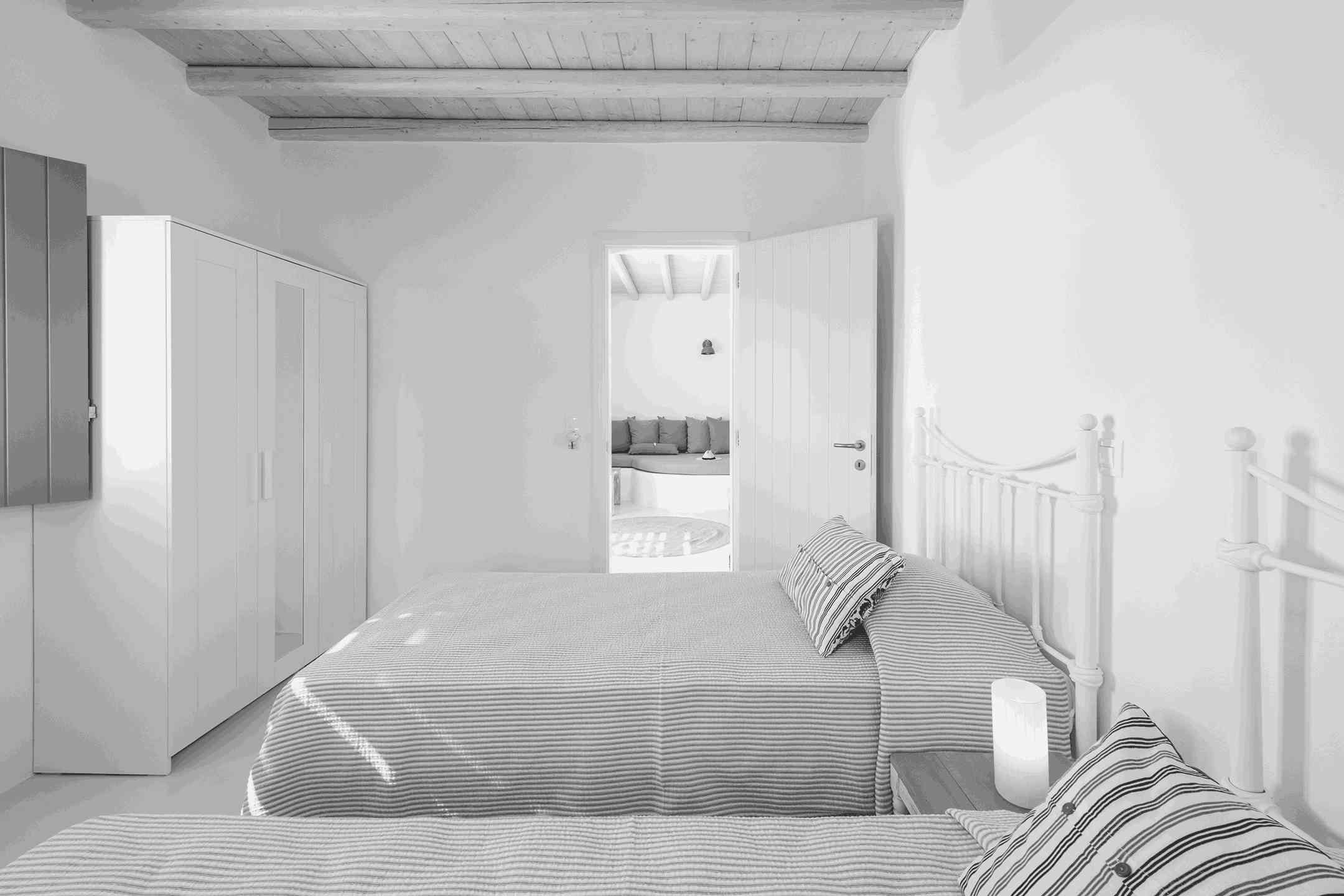 On the Beach, Summer House in Paros Renovated & Redesigned by Kavallis Giorgos, Kalligrammon No14