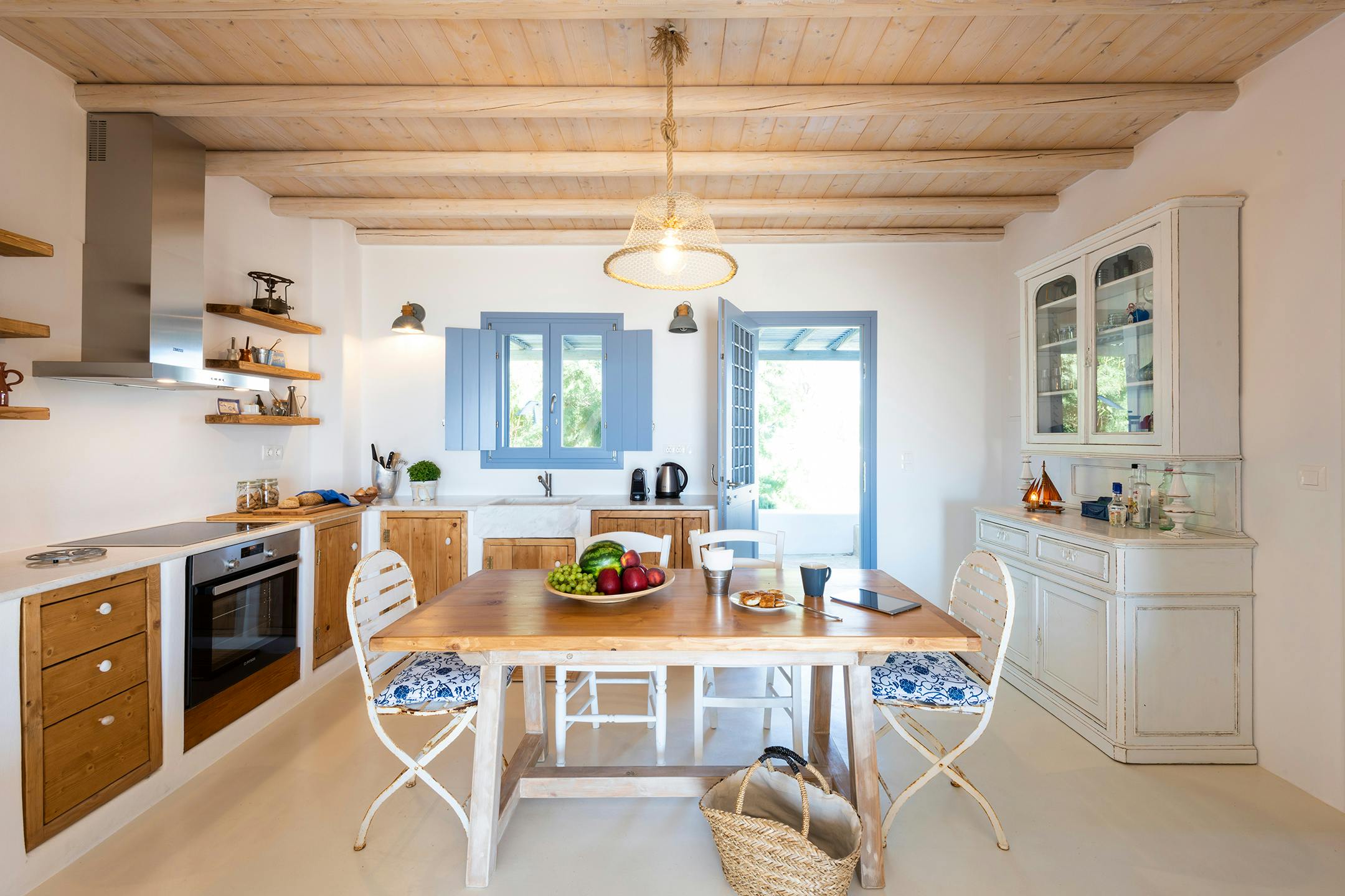 On the Beach, Summer House in Paros Renovated & Redesigned by Kavallis Giorgos, Kalligrammon No4