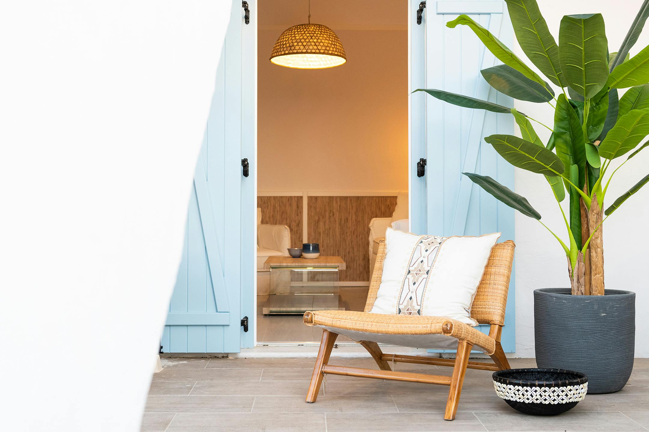 Chic Designed Apartment in Naousa, Paros Renovated & Redesigned by TWO's Architects No19