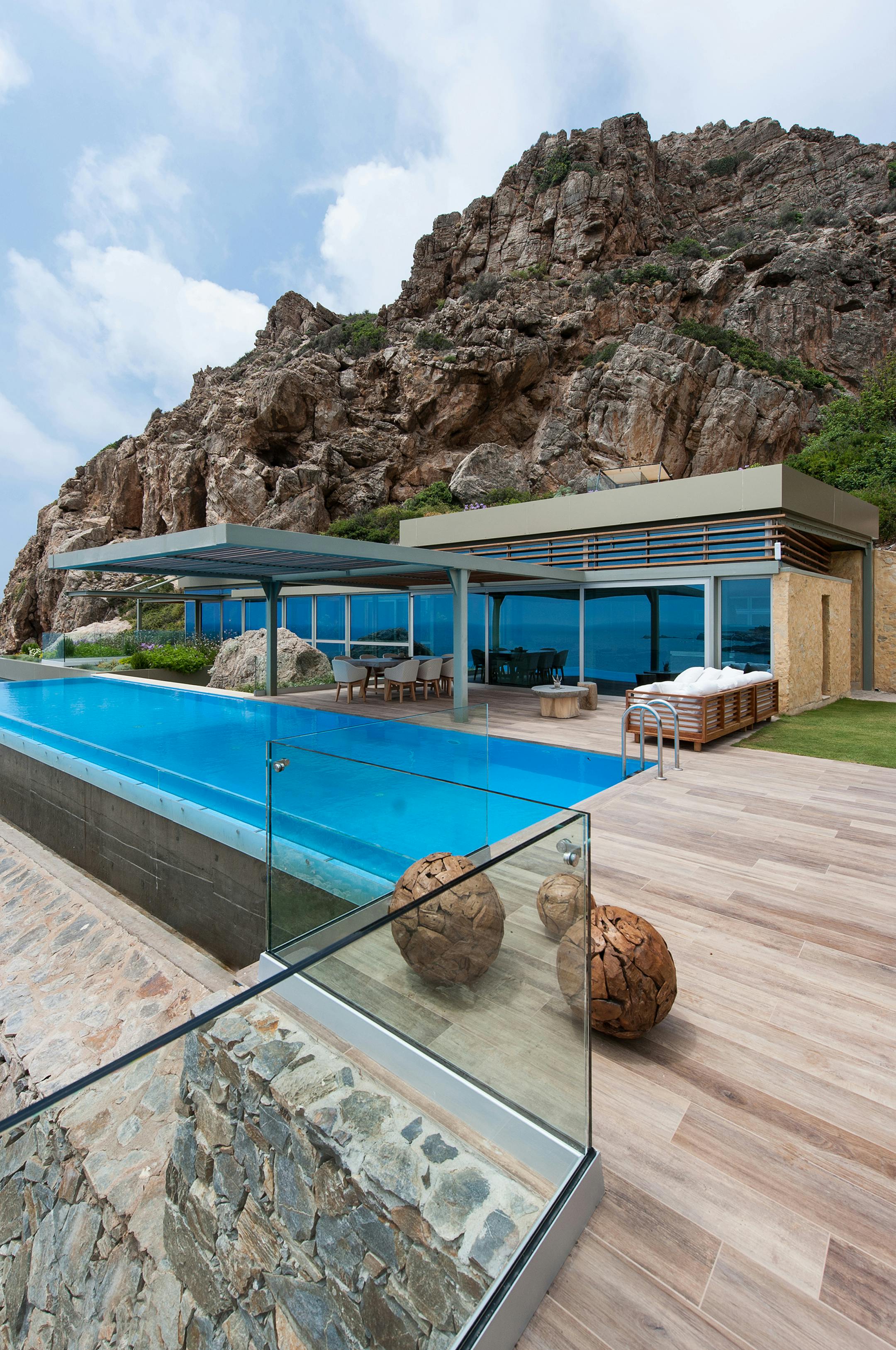 Vacation House on the West Coast of Crete by A&G Varoudakis Architects No4