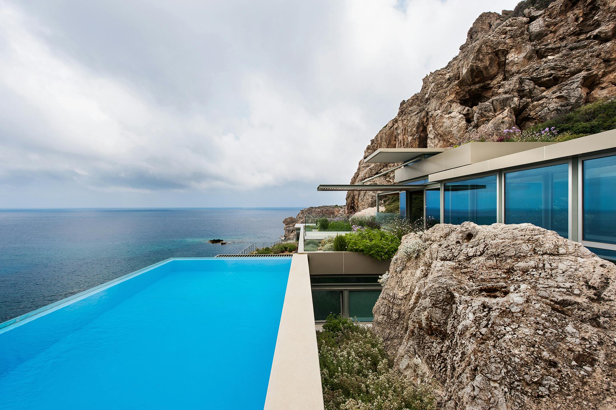 Vacation House on the West Coast of Crete by A&G Varoudakis Architects No1