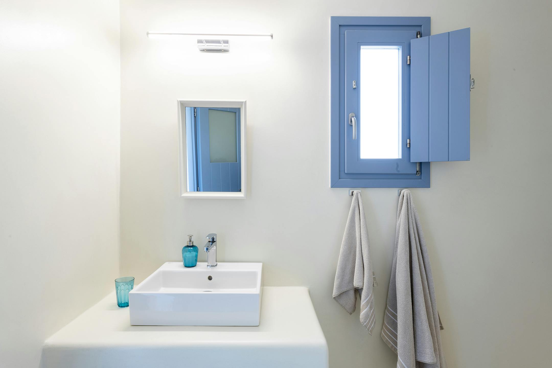 On the Beach, Summer House in Paros Renovated & Redesigned by Kavallis Giorgos, Kalligrammon No10