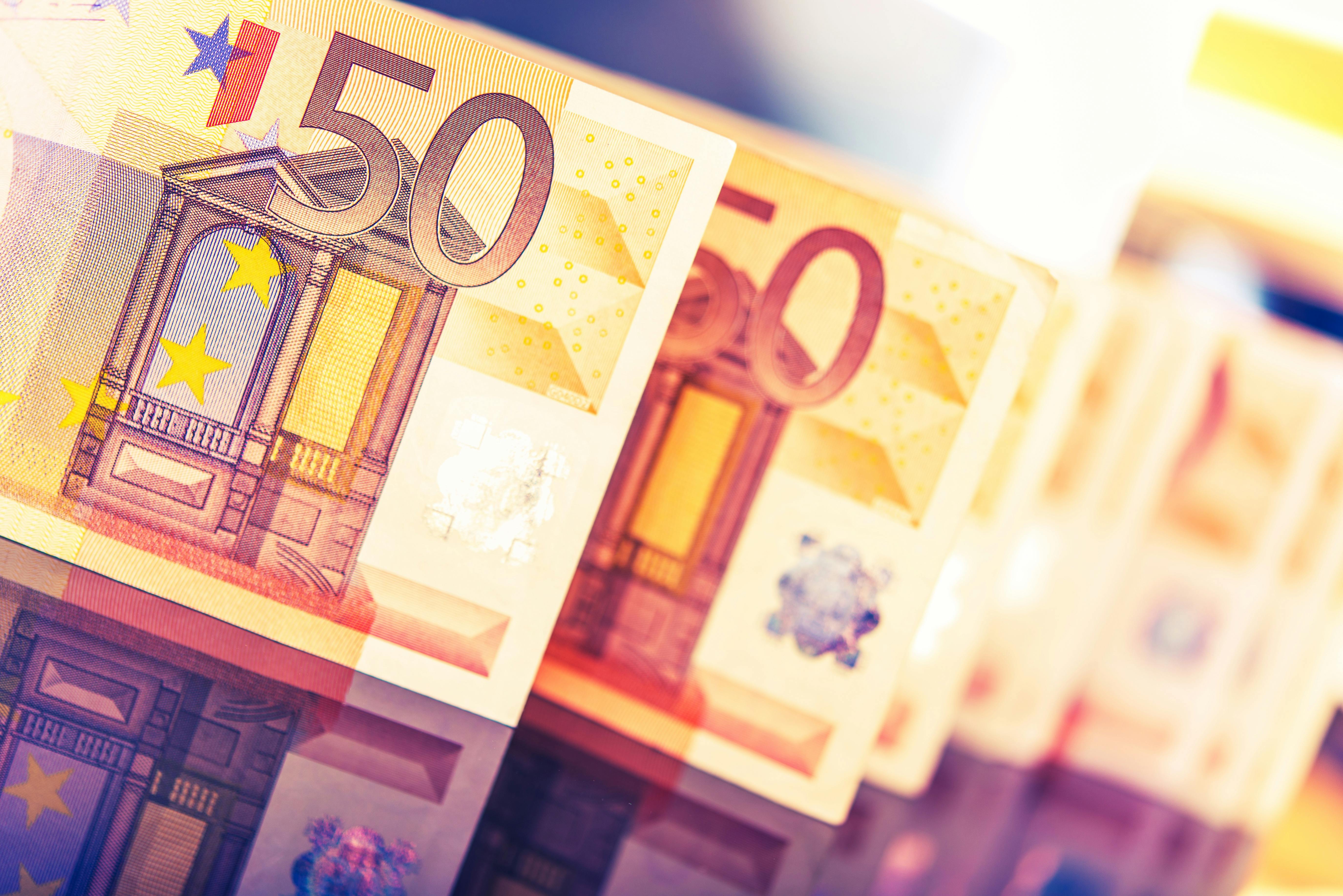 Nahaufnahme von 50 Euro Banknoten