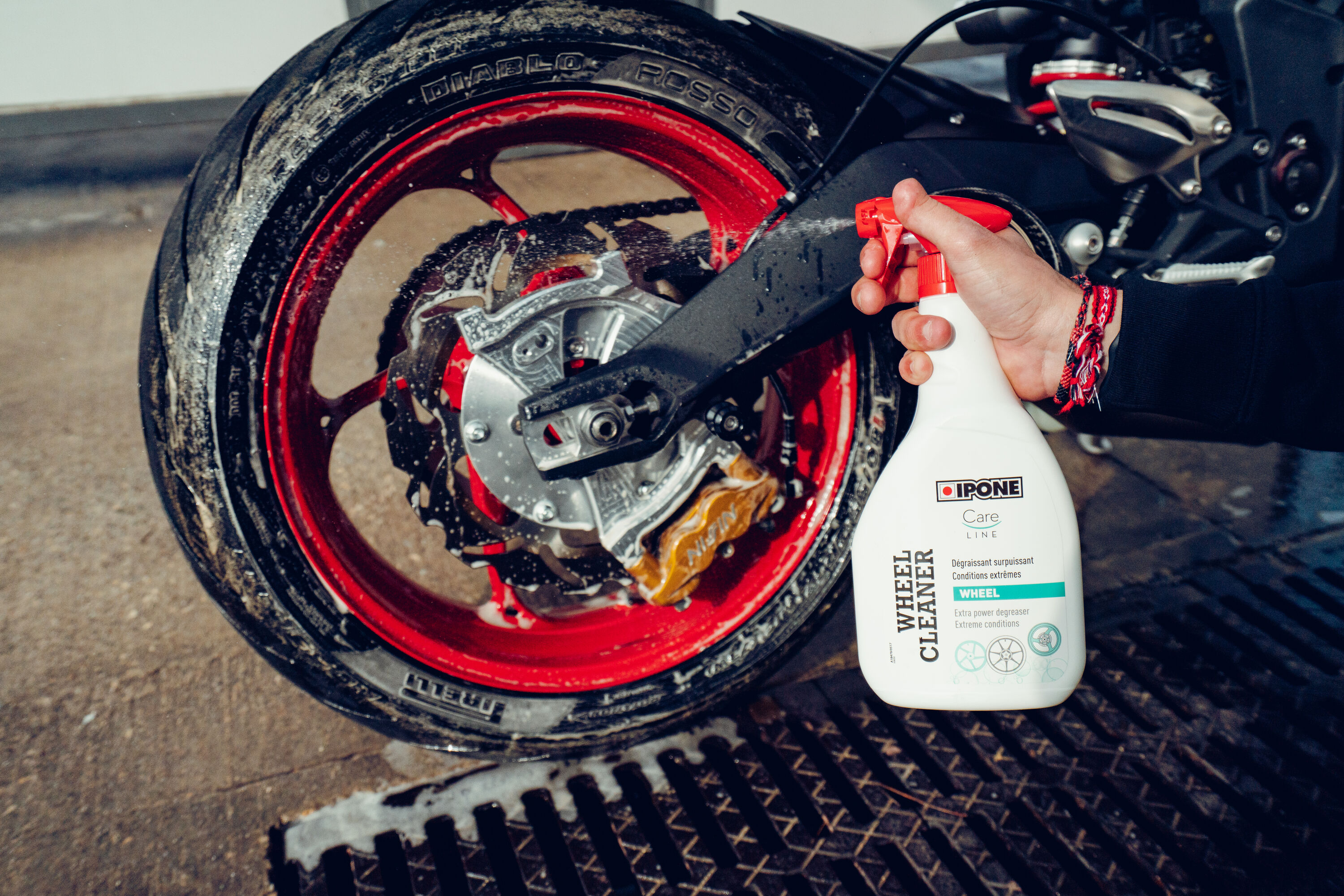 Cleaning motorcycle deals wheels