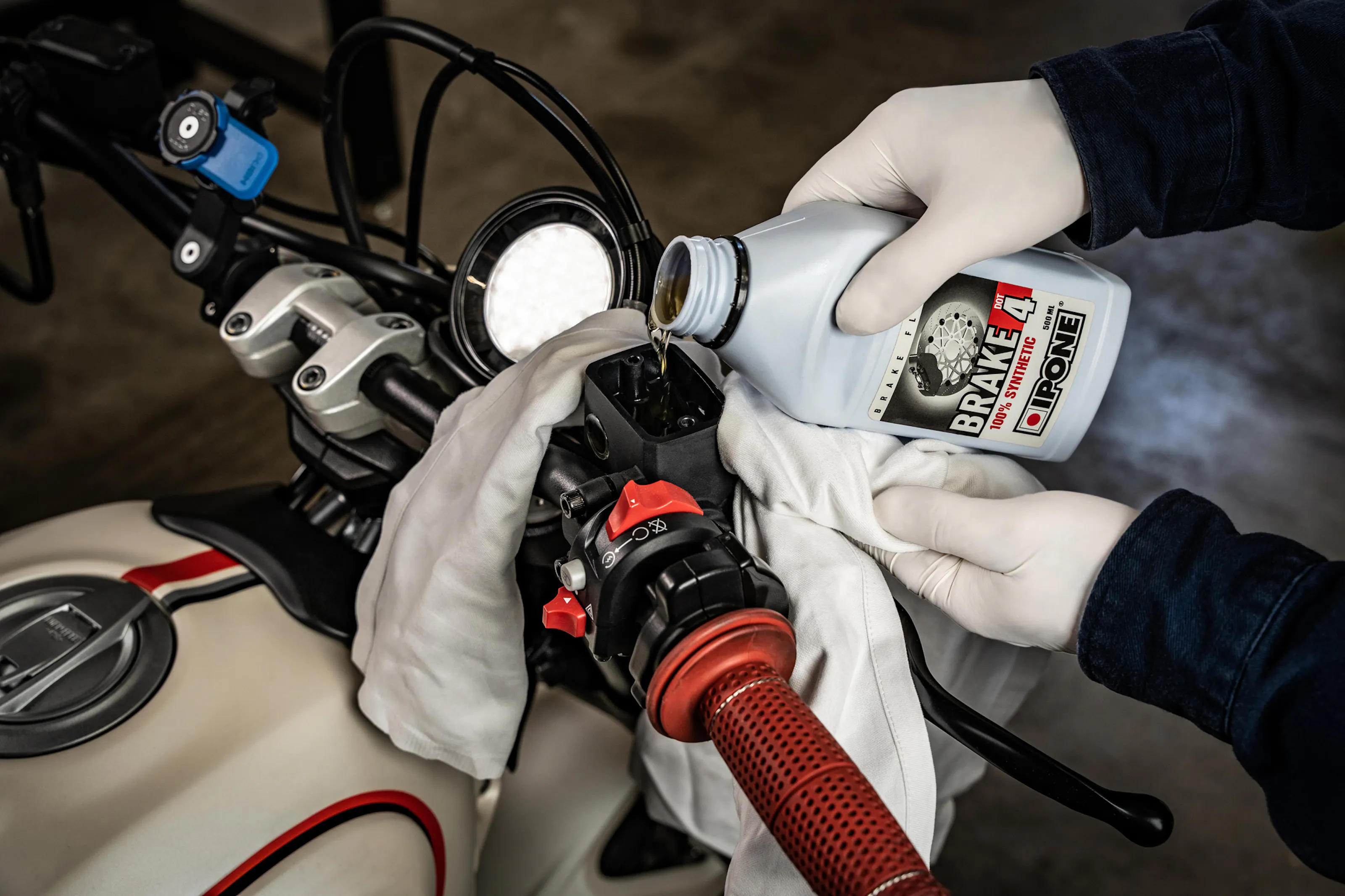 How to Replace Motorcycle Brake Fluid: Step-by-Step Guide for Safety 1 How to Replace Motorcycle Brake Fluid: Step-by-Step Guide for Safety