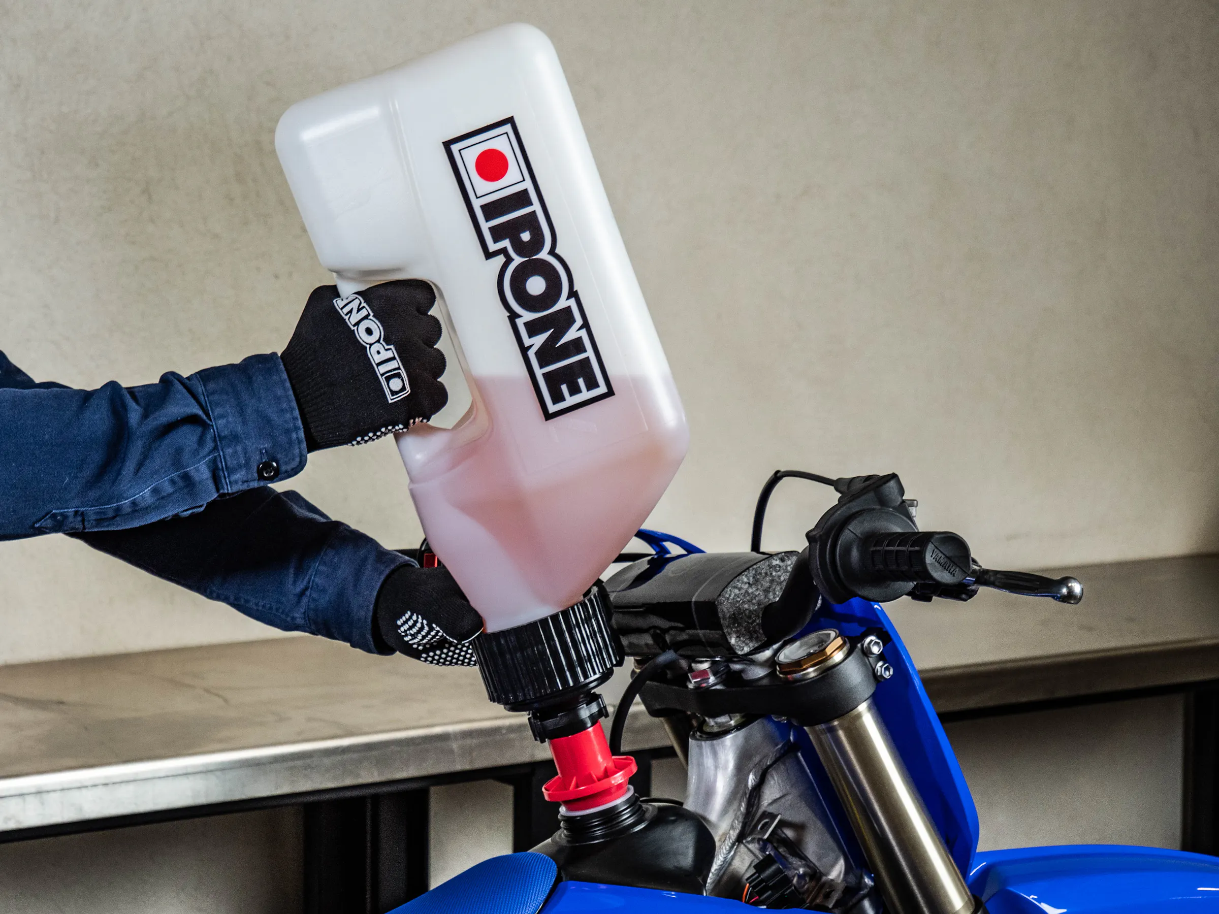 Huile 2 Temps IPONE SELF OIL Pour Cyclo, Mobylette - Bidon De 4 Litres Neuf