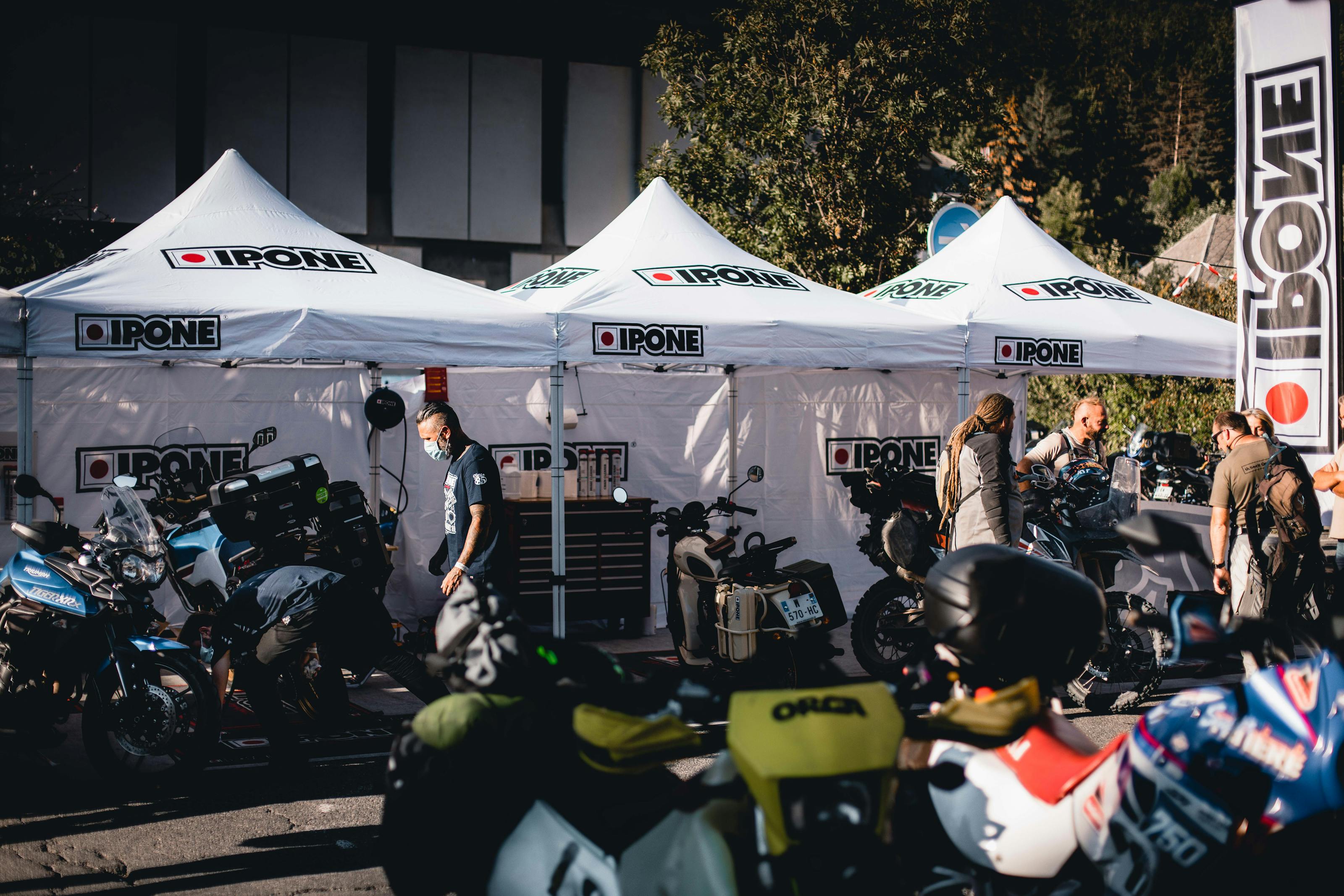 Pit Stop Ipone cura Alpes Aventure Motofestival