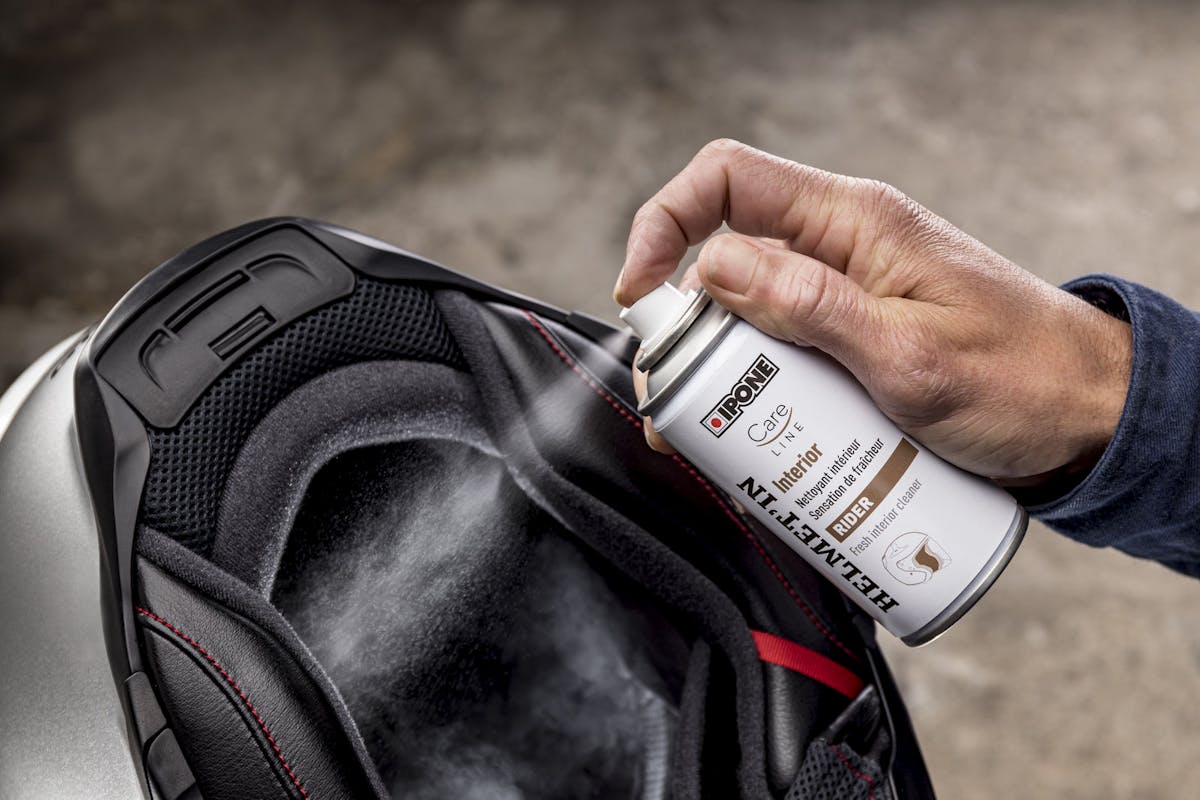 Bien nettoyer son casque de moto en 3 étapes | IPONE