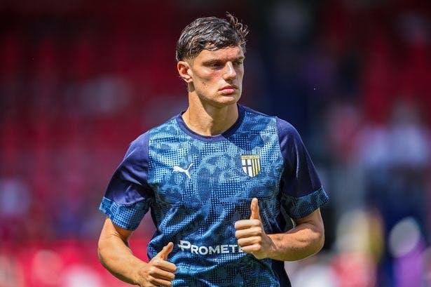 Liverpool agrees to buy Leoni, a Parma potential.