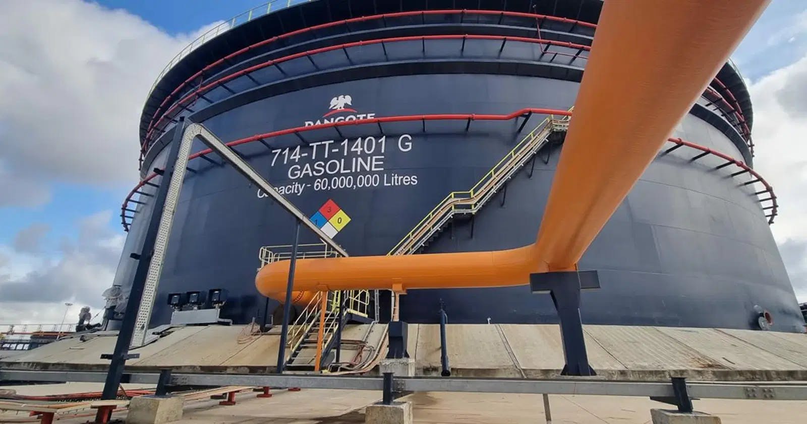 Price war: Depot owners in trouble as Dangote Refinery resumes bulk sales at N877 per litre