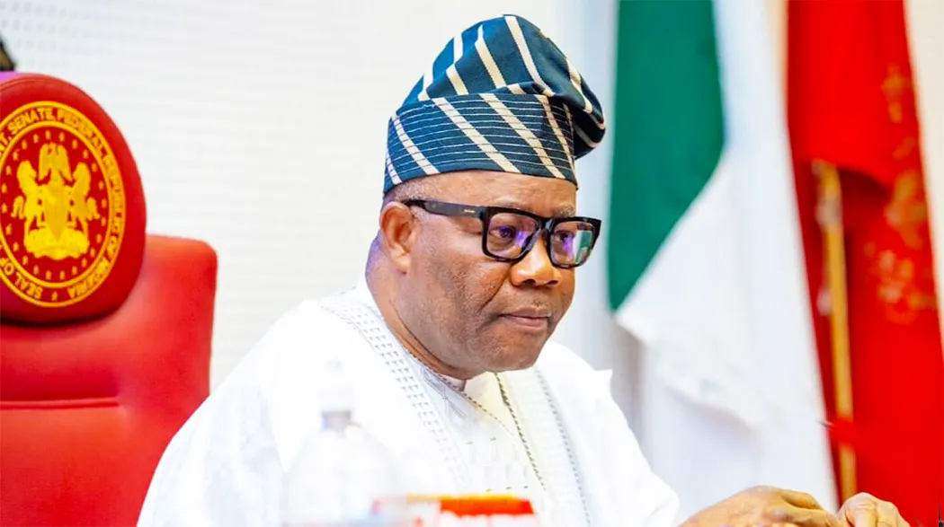 Senate reverses principal offices rule as Oshiomhole slams Akpabio