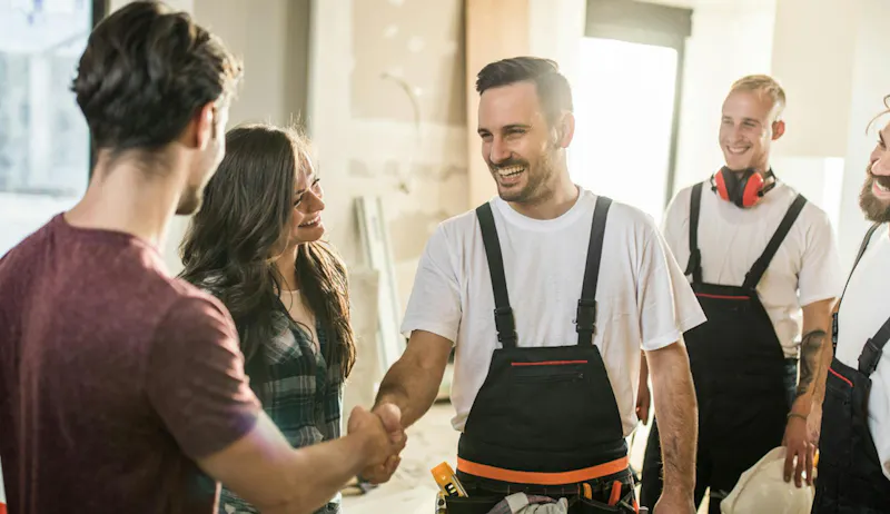 An image of two tradespeople shaking hands