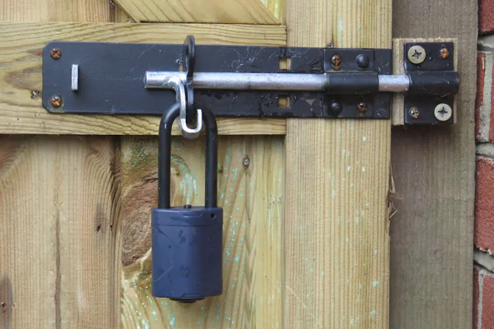 Gate bolt