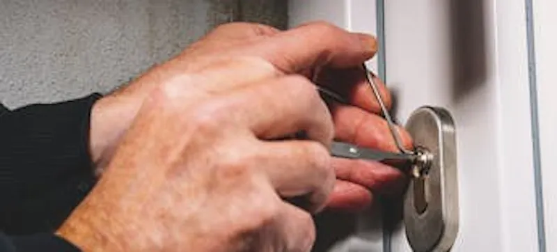 Picking Lock