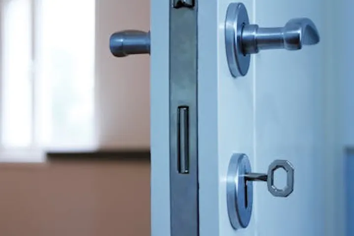 An image of a multipoint lock