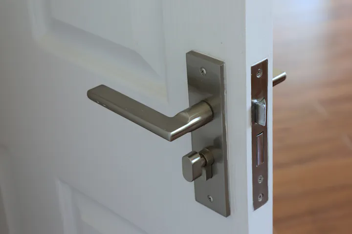 An image of a door lock