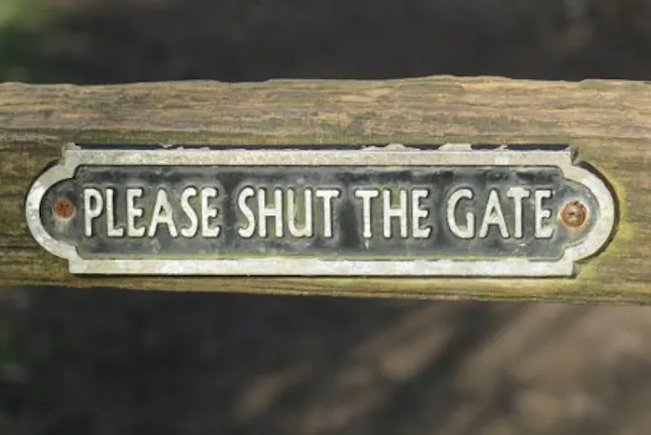 An image of a gate sign