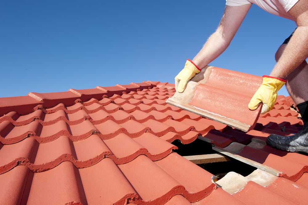 Replacing Roof Tile