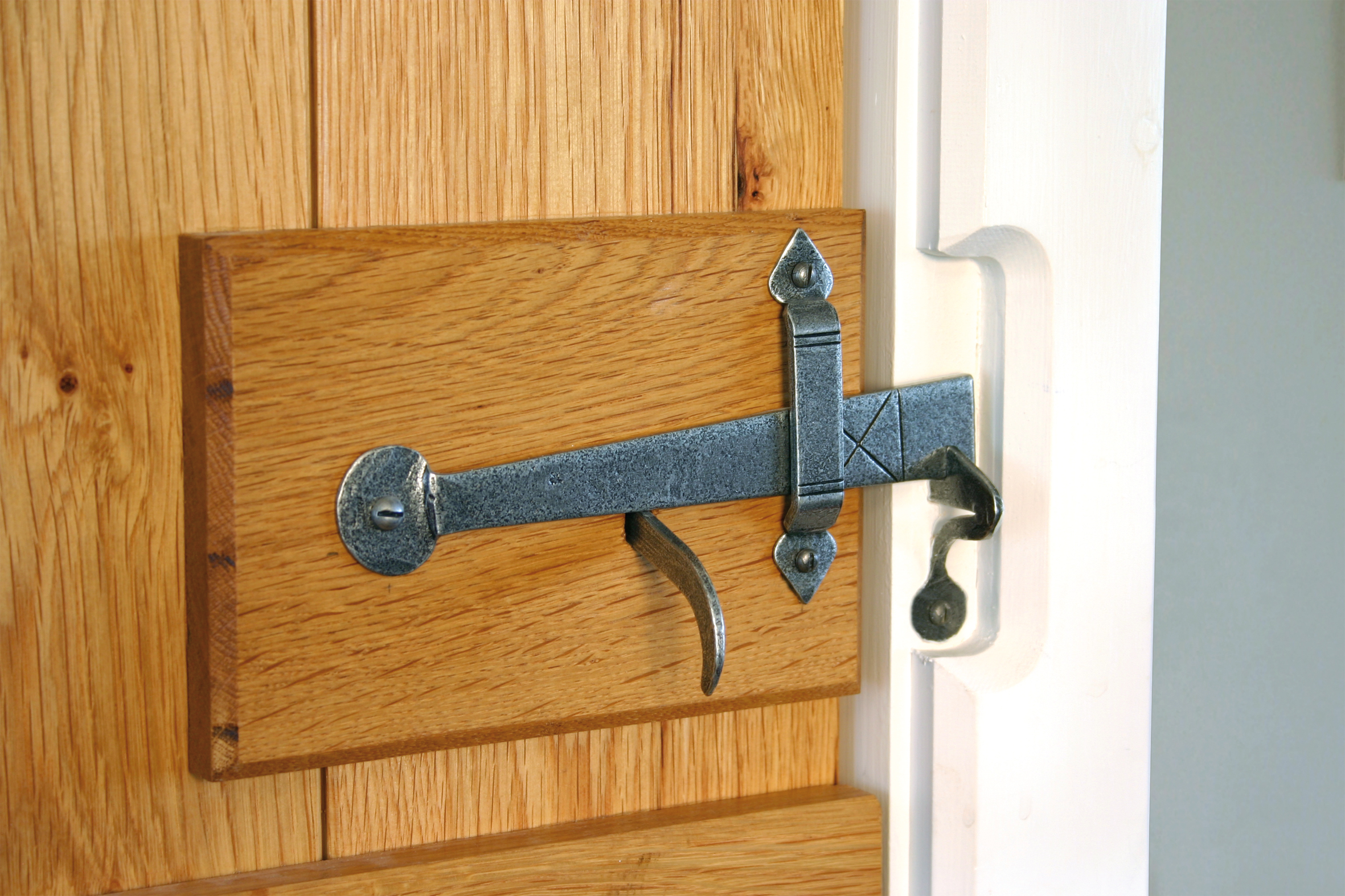 An image of a door latch