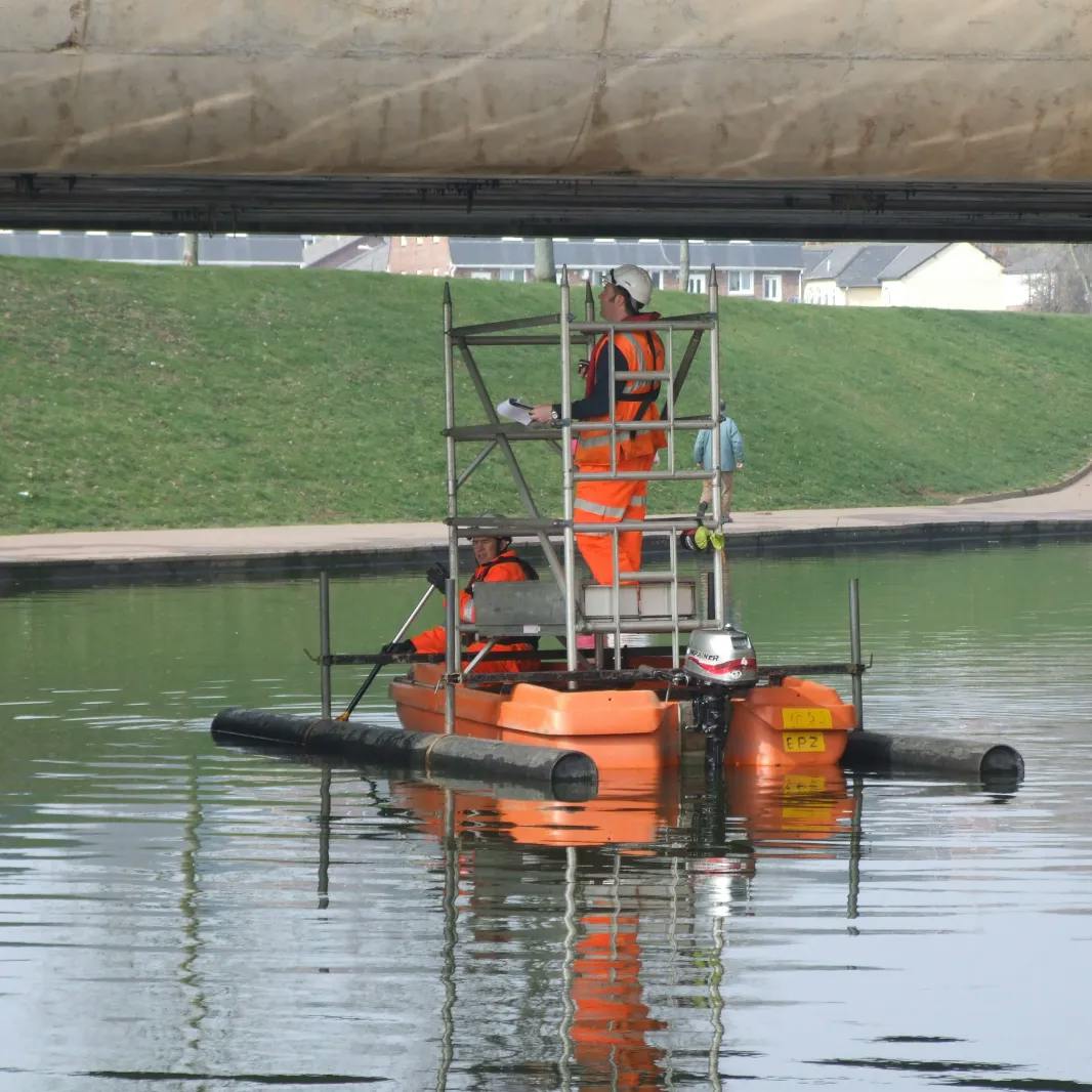 scaffold-boat