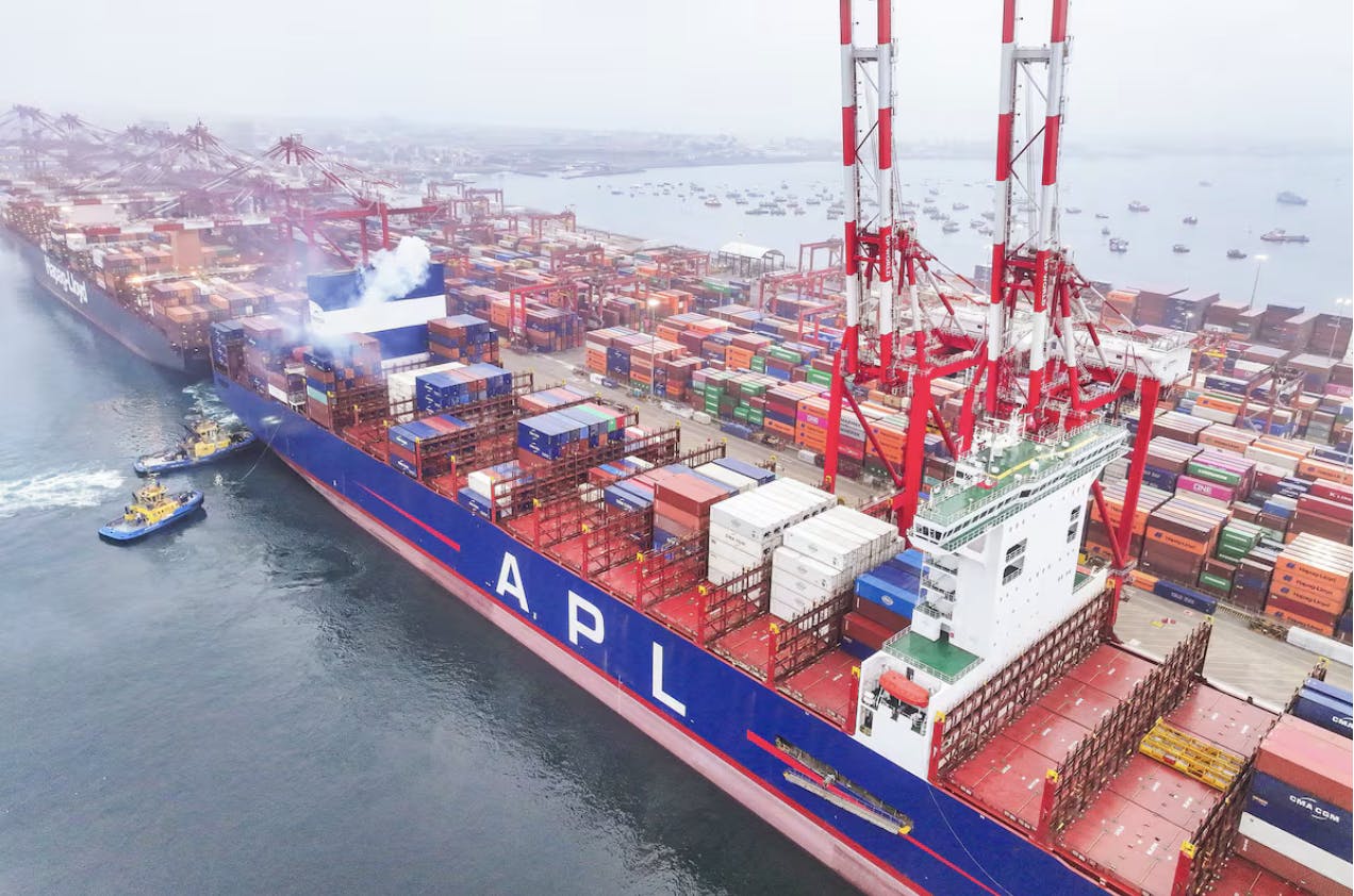 Tarifas de carga aérea en descenso, pero “levantan vuelo” fletes de transporte marítimo