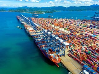 Congestión en puertos de China alcanza peak anual tras gravámenes a buques con vínculos con Estados Unidos